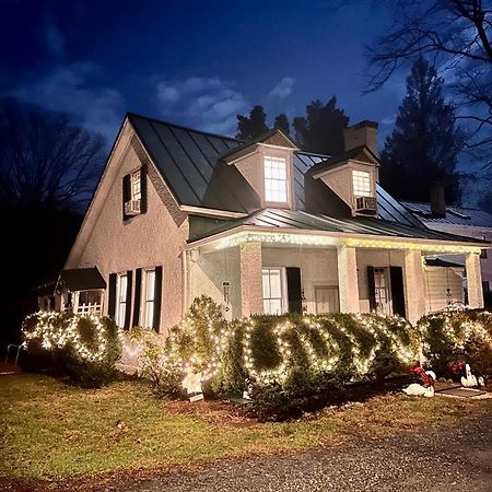 Across The Inn Entire Colonial House With Lovely Porch & Extremely Fast Wi-Fi Washington Εξωτερικό φωτογραφία