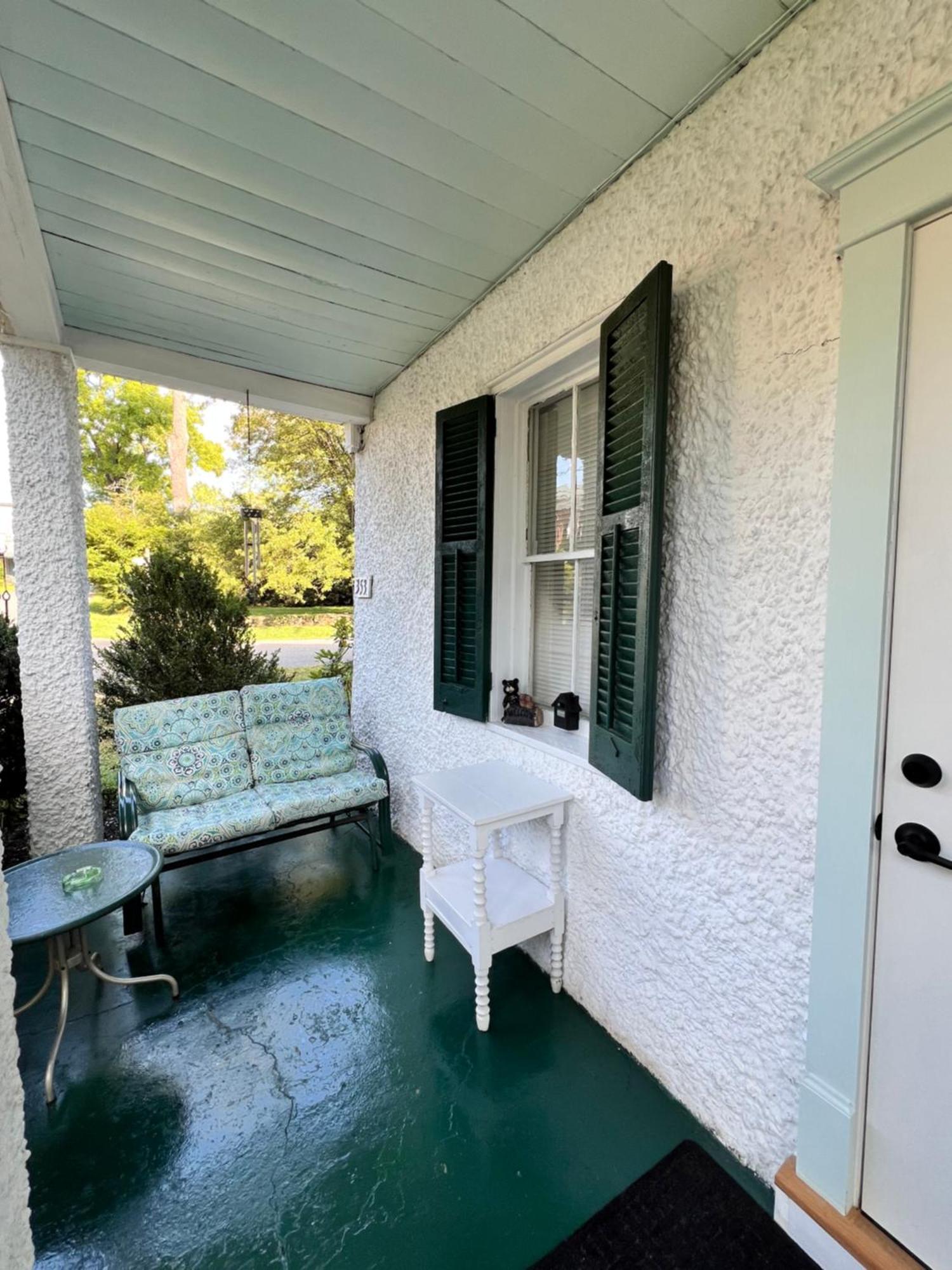 Across The Inn Entire Colonial House With Lovely Porch & Extremely Fast Wi-Fi Washington Εξωτερικό φωτογραφία